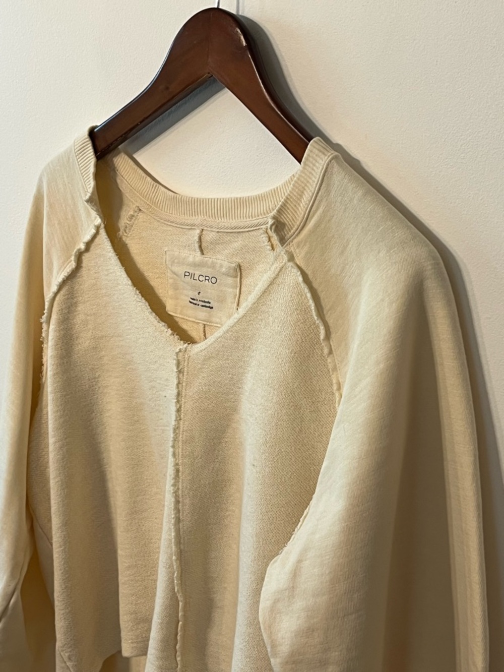 Pilcro Reworked Popover Notch Neck Sweatshirt cream exposed seams Small - Picture 3 of 6